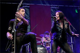 (c) Denis Charmot Photo